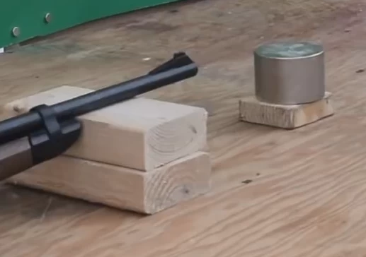 Μπορεί ένας ισχυρός μαγνήτης να καμπυλώσει την τροχιά μίας σφαίρας; (βίντεο)